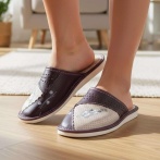 Kapcie damskie z kwiatowym zdobieniem Naturfeet PKC5PU beżowo-bordowe - zdjecie 5