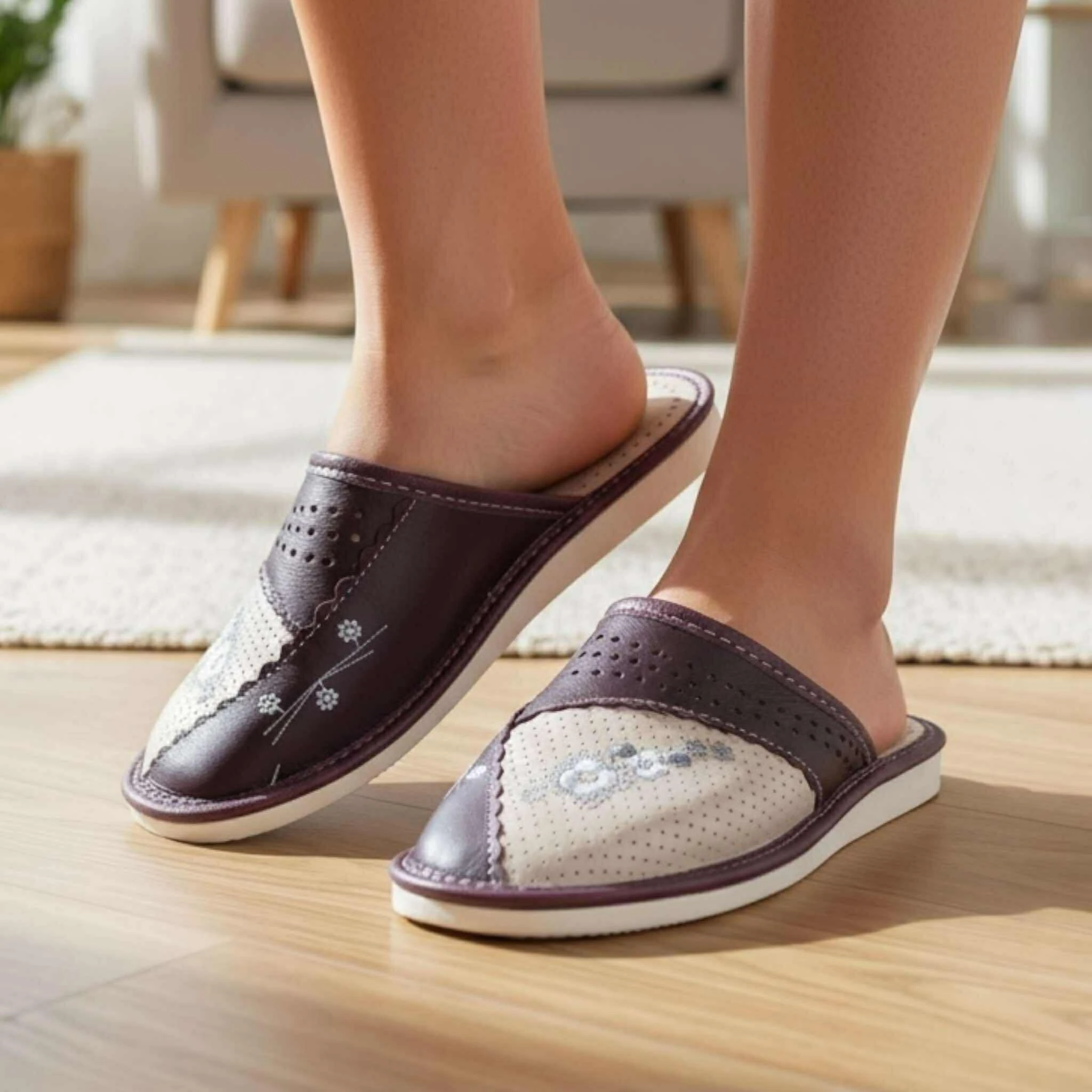 Kapcie damskie z kwiatowym zdobieniem Naturfeet PKC5PU beżowo-bordowe - zdjecie 5