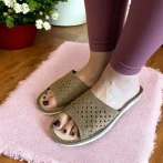 Kapcie damskie z ażurowym wzorem Naturfeet PKO8BR brązowe - zdjecie 6