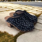 Drewniaki damskie na obcasie w groszki Naturfeet DH7BL czarne - zdjecie 7