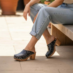 Drewniaki damskie na obcasie w groszki Naturfeet DH7BL czarne - zdjecie 5