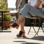 Drewniaki damskie Naturfeet DHO8BR - skórzane klapki na drewnianej podeszwie, brązowe - zdjecie 5