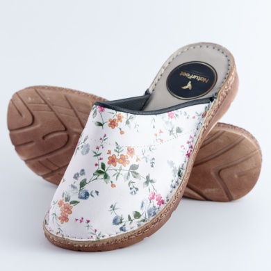 Klapki damskie z kwiatowym wzorem Naturfeet KKC5WH białe