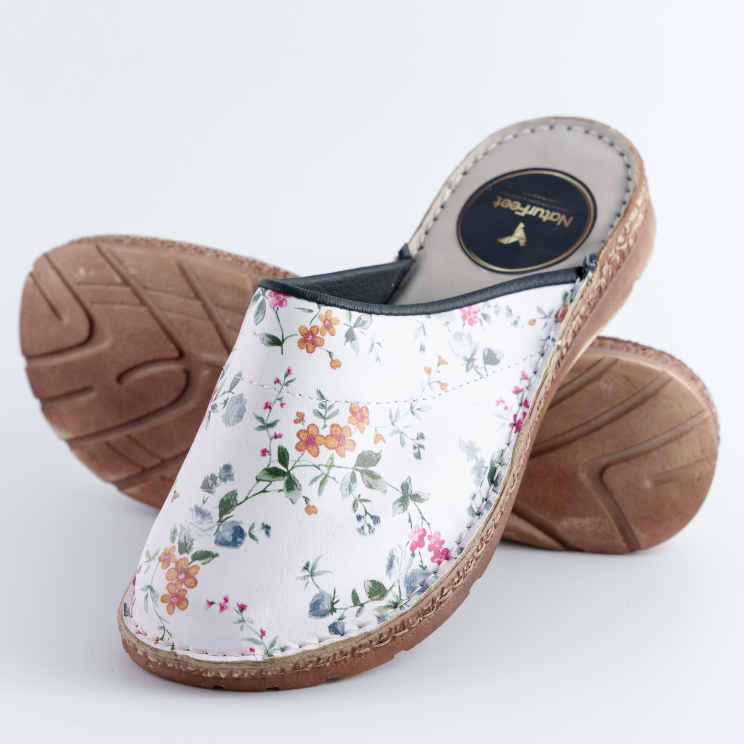 Klapki damskie z kwiatowym wzorem Naturfeet KKC5WH białe