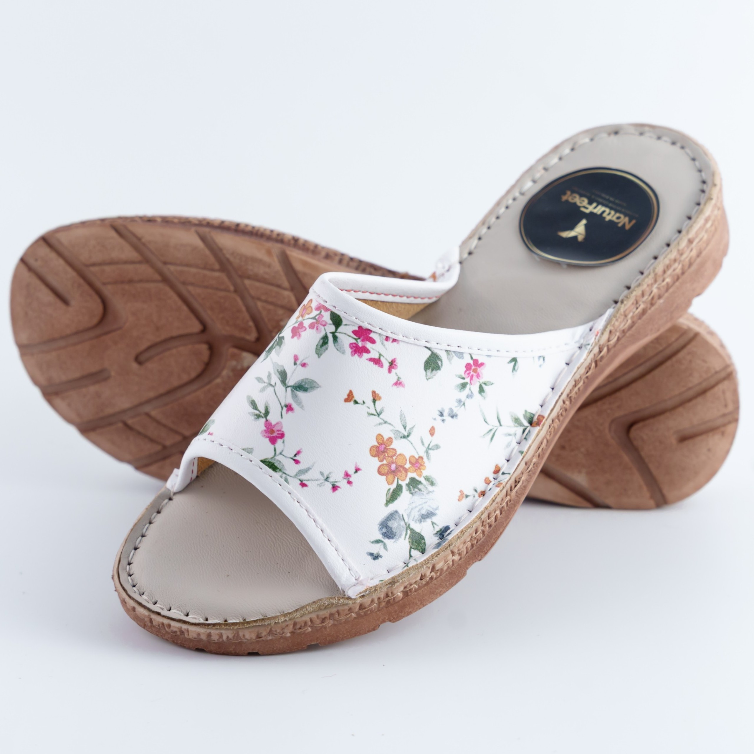 Klapki damskie z kwiatowym wzorem Naturfeet KKO5WH białe