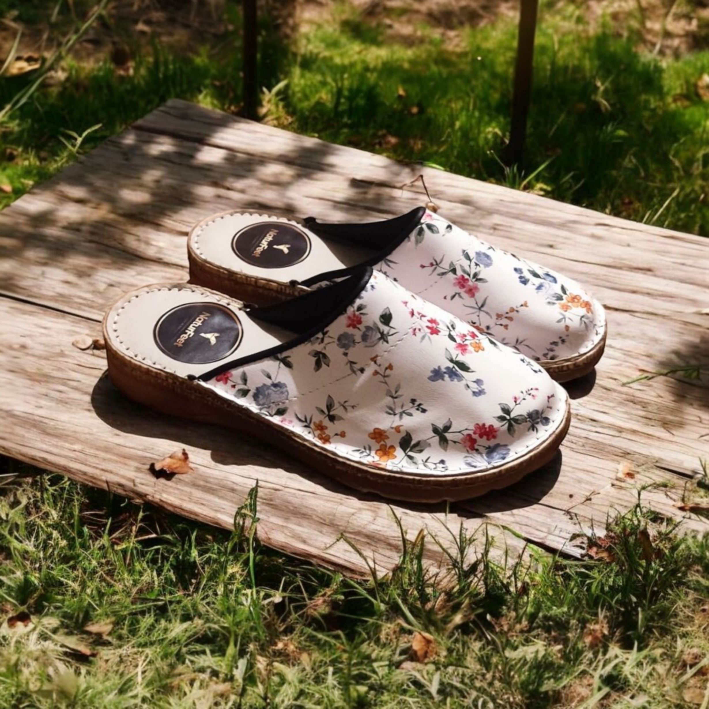 Klapki damskie z kwiatowym wzorem Naturfeet KKC5WH białe - zdjecie 7