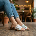 Klapki damskie z kwiatowym wzorem Naturfeet KKO5WH białe - zdjecie 5