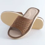 Kapcie damskie z ażurowym wzorem Naturfeet PKO8BR brązowe