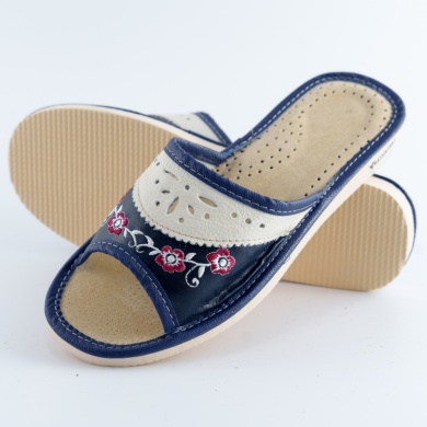 Kapcie damskie z haftem kwiatowym Naturfeet PKO5BL granatowo-kremowe