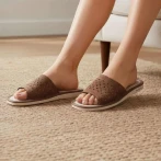 Kapcie damskie z ażurowym wzorem Naturfeet PKO8BR brązowe - zdjecie 5