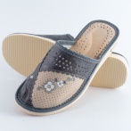 Kapcie damskie z kwiatowym zdobieniem Naturfeet PKC5GR beżowo-szare