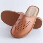 Męskie kapcie Naturfeet PMC7 - perforowane jasnobrązowe góralskie pantofle juht