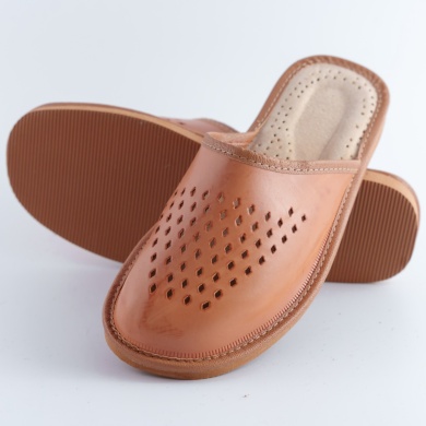 Męskie kapcie Naturfeet PMC7 - perforowane jasnobrązowe góralskie pantofle juht