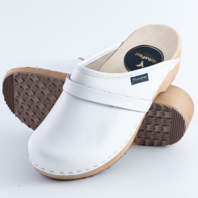 Chodaki damskie na drewnianym obcasie Naturfeet DKC2WH białe