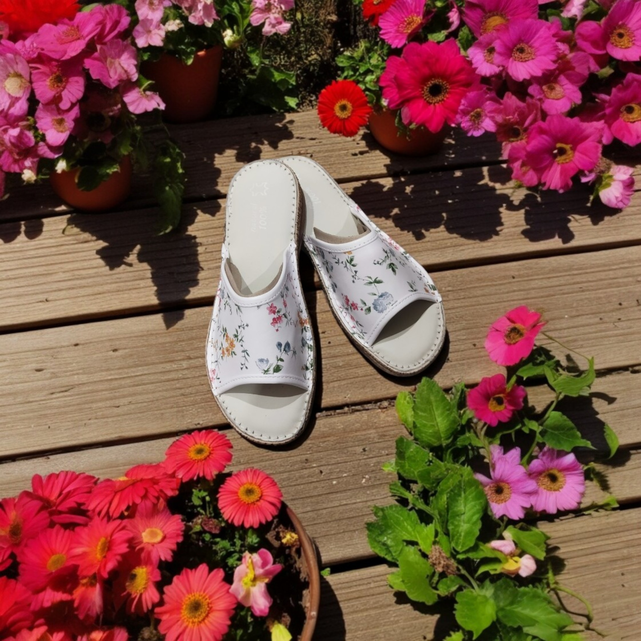 Klapki damskie z kwiatowym wzorem Naturfeet KKO5WH białe - zdjecie 7