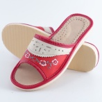 Kapcie damskie z haftem kwiatowym Naturfeet PKO5RE czerwono-kremowe
