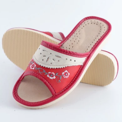 Kapcie damskie z haftem kwiatowym Naturfeet PKO5RE czerwono-kremowe