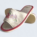 Kapcie damskie z haftem Naturfeet PKO10