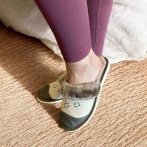 Kapcie damskie z haftem Naturfeet PKW5GR szare - zdjecie 6