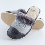 Kapcie damskie z haftem Naturfeet PKW5GR szare