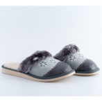 Kapcie damskie z haftem Naturfeet PKW5GR szare - zdjecie 3