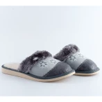 Kapcie damskie z haftem Naturfeet PKW5GR szare - zdjecie 3