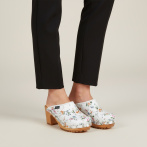 Drewniaki damskie w kwiaty Naturfeet DH5WH białe - zdjecie 2