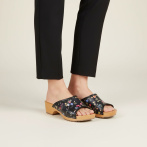 Drewniaki damskie z kwiatowym wzorem Naturfeet DKO5BL czarne - zdjecie 2