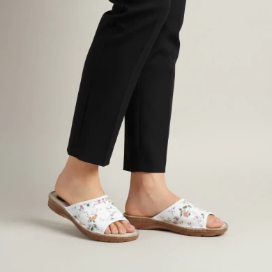 Klapki damskie z kwiatowym wzorem Naturfeet KKO5WH białe - zdjecie 2