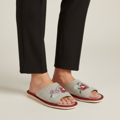 Kapcie damskie z haftem Naturfeet PKO10 - zdjecie 2