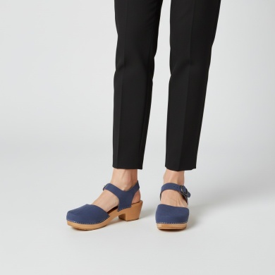 Sandały chodaki ze skóry zamszowej niebieskie matowe na drewnie olchowym klapki Naturfeet SK8BU - zdjecie 2