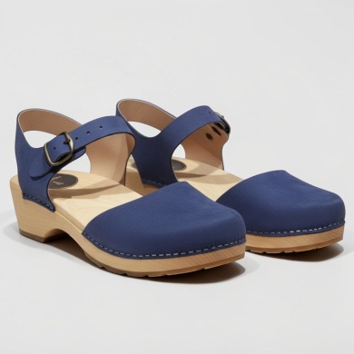 Sandały chodaki ze skóry zamszowej niebieskie matowe na drewnie olchowym klapki Naturfeet SK8BU