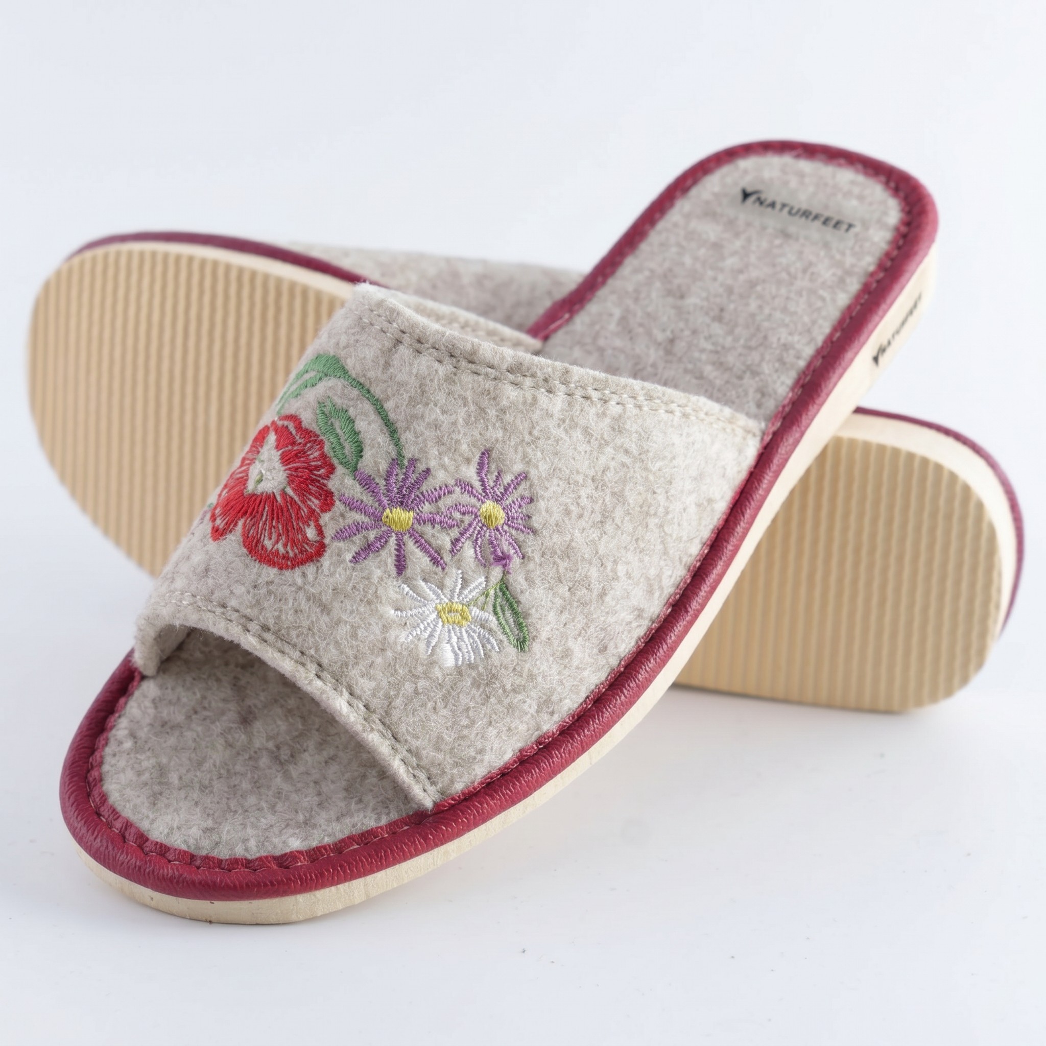 Kapcie damskie z haftem Naturfeet PKO10
