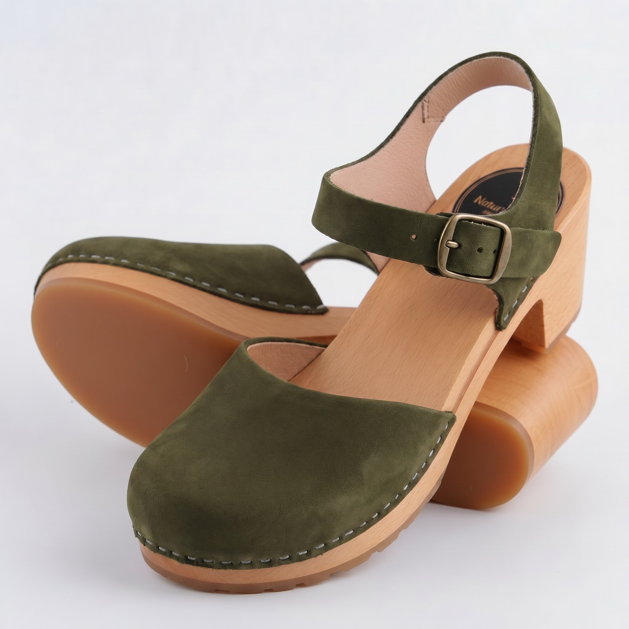 Naturfeet – Drewniane sandały damskie SKC8GE ze skóry naturalnej | zielone chodaki | wysoki obcas | zamszowe